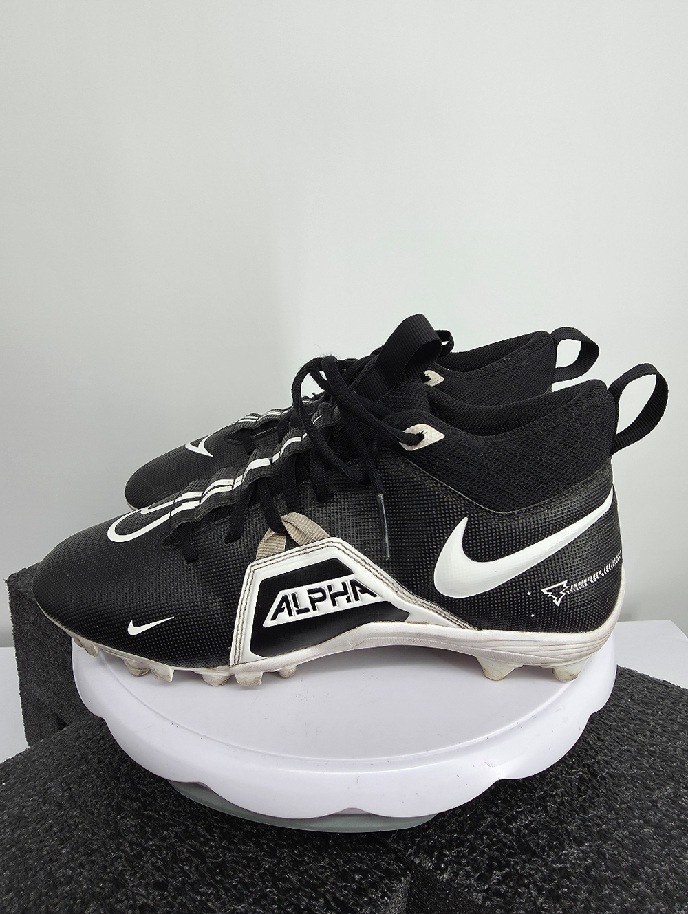 Nike Alpha Menace Varsity 3 Football Cleats Men’s 8.5 Shoes Black White